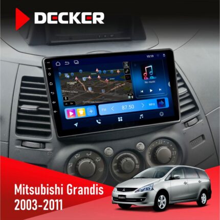 Штатна магнітола Mitsubishi Grandis Decker на панелі автомобіля
