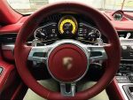 Встановлена приладова панель Porsche Cayenne FORS.auto в інтер'єрі автомобіля