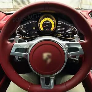 Встановлена приладова панель Porsche Cayenne FORS.auto в інтер'єрі автомобіля